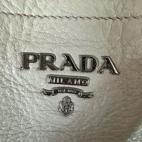 Authentic Prada Saffiano leather satchel two way in great used condition - Picture 4 of 11